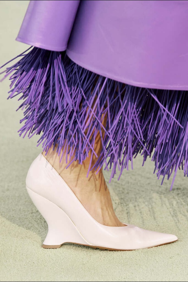 قوة المرأة العملية في مجموعة "بوتيغا فينيتا" لخريف وشتاء 2022