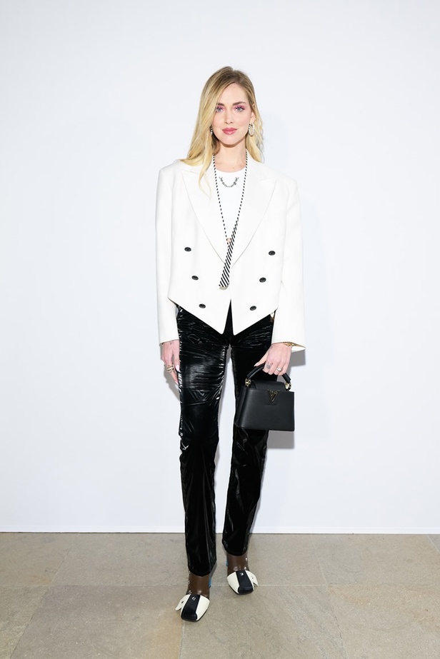 مجموعة Louis Vuitton لخريف وشتاء 2022-2023 صورة الموضة من خلال عيون مراهقة