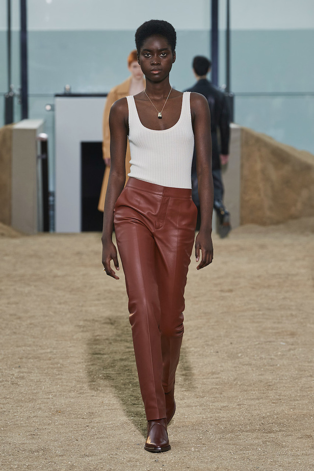 من عرض أزياء Chloe لموسم خريف وشتاء 2022-2023 