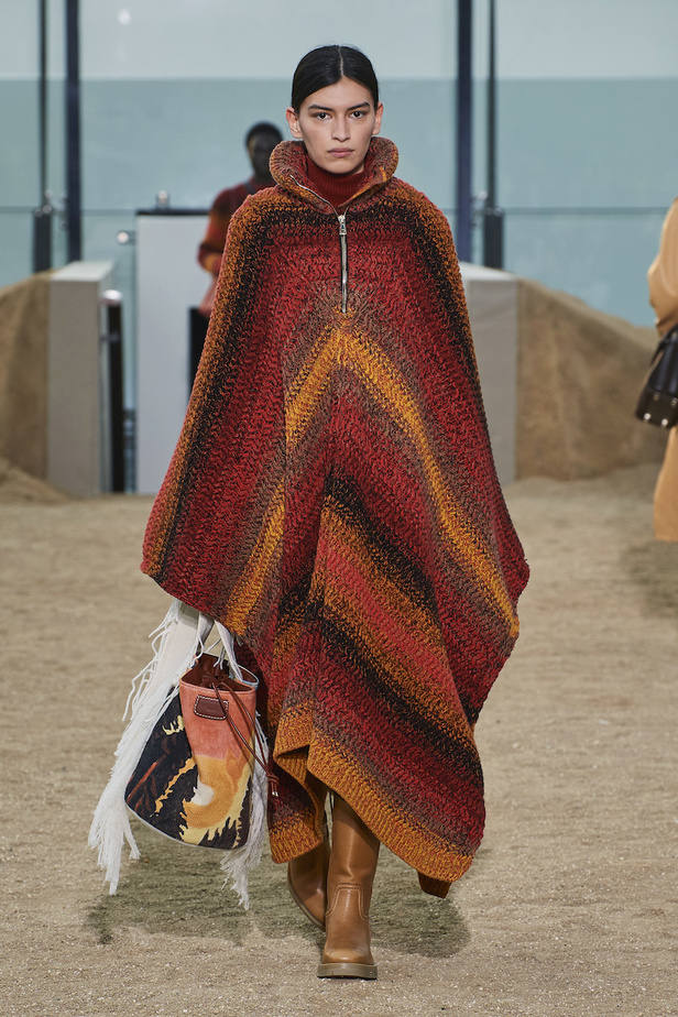 من عرض أزياء Chloe لموسم خريف وشتاء 2022-2023 