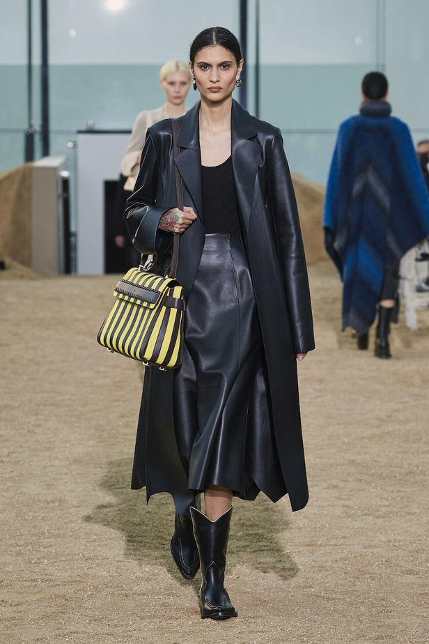 من عرض أزياء Chloe لموسم خريف وشتاء 2022-2023 