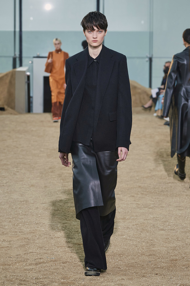 من عرض أزياء Chloe لموسم خريف وشتاء 2022-2023 