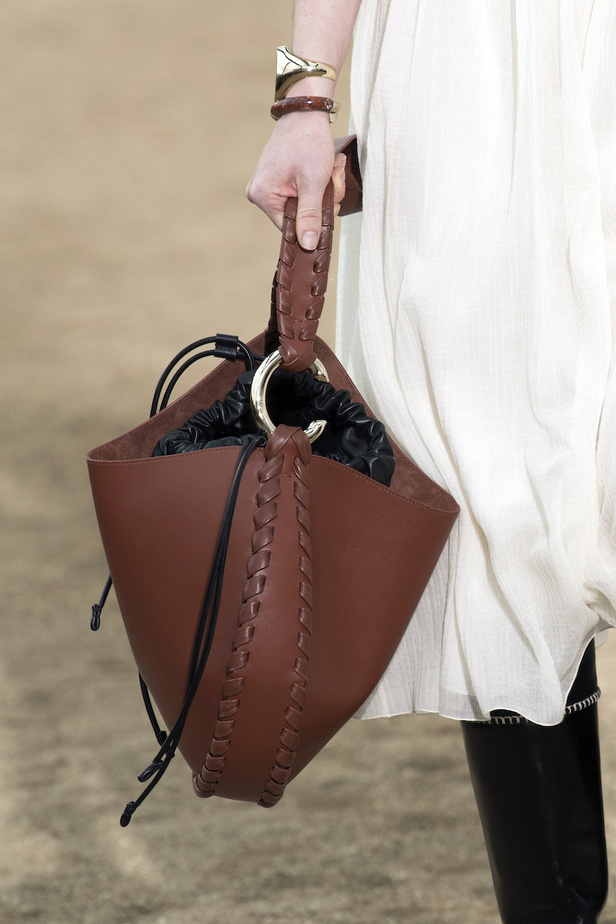 عرض أزياء Chloe لموسم خريف وشتاء 2022-2023 