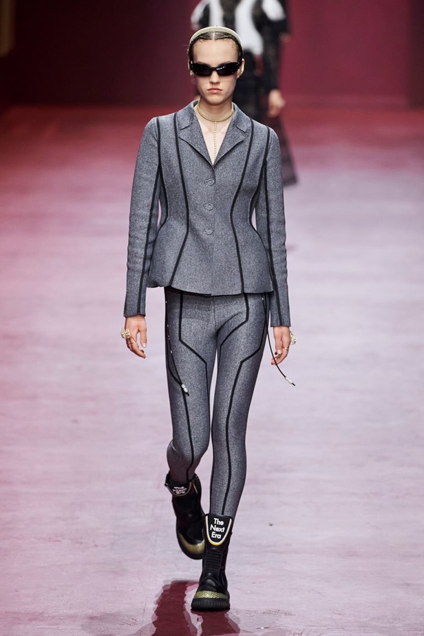 مجموعة Dior تجمع بين التقنيات العالية والتصاميم المميّزة بنظرة أنثوية