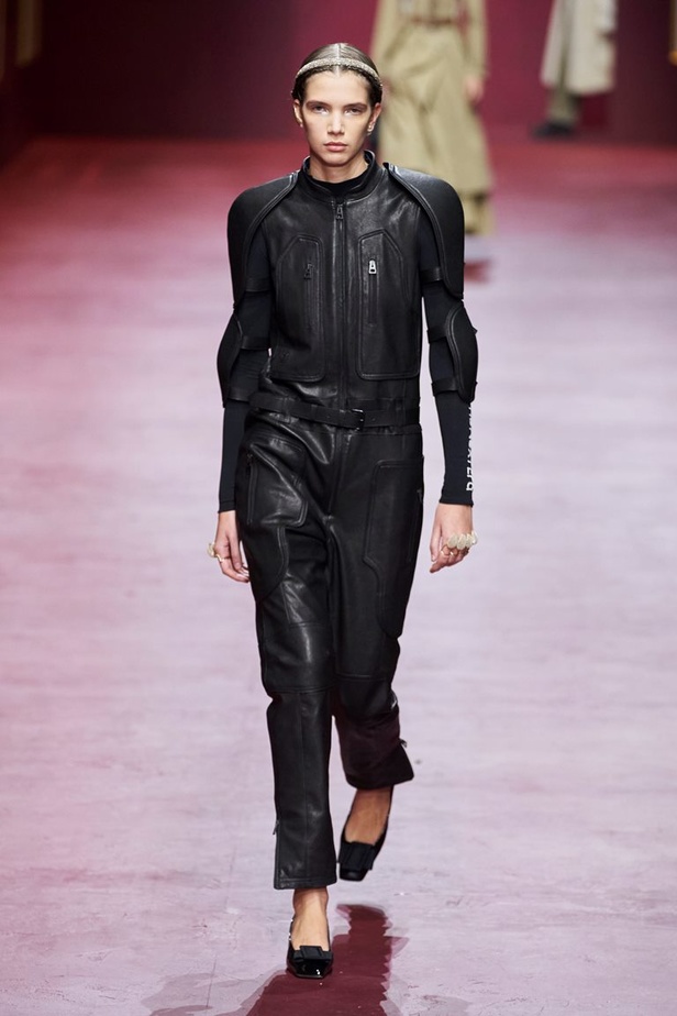 مجموعة Dior تجمع بين التقنيات العالية والتصاميم المميّزة بنظرة أنثوية