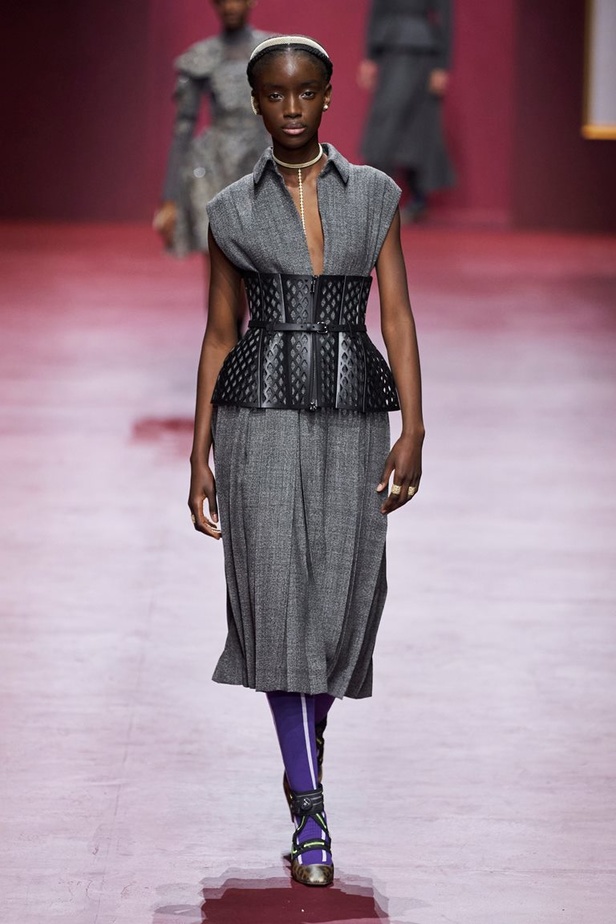 مجموعة Dior تجمع بين التقنيات العالية والتصاميم المميّزة بنظرة أنثوية