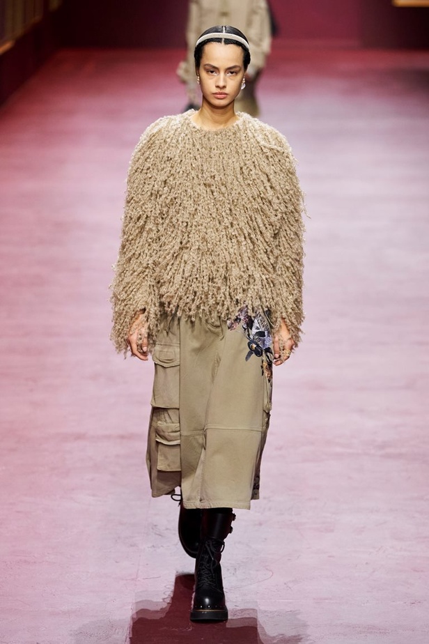 مجموعة Dior تجمع بين التقنيات العالية والتصاميم المميّزة بنظرة أنثوية