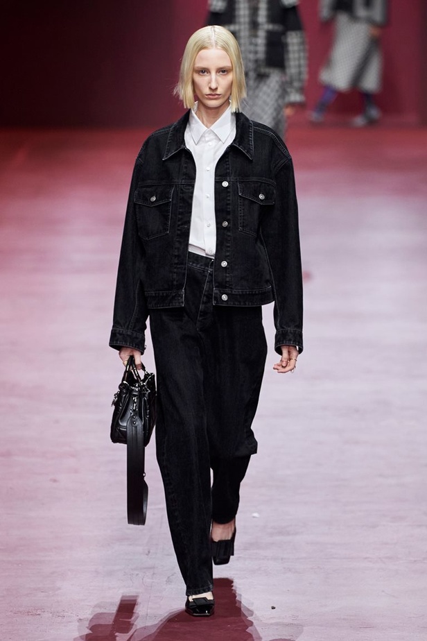 مجموعة Dior تجمع بين التقنيات العالية والتصاميم المميّزة بنظرة أنثوية