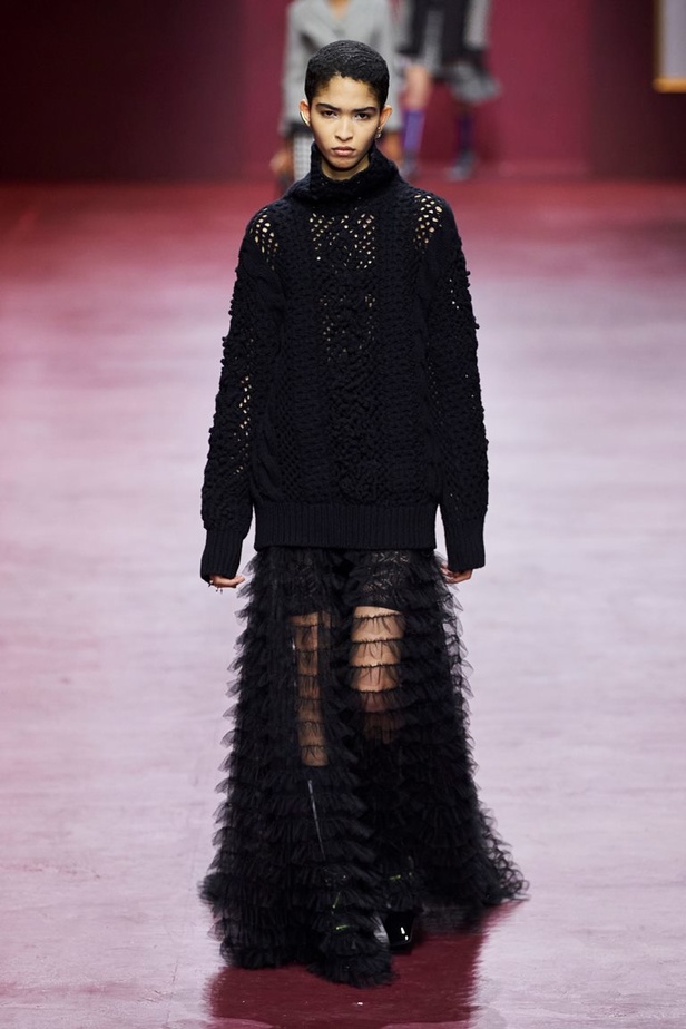 مجموعة Dior تجمع بين التقنيات العالية والتصاميم المميّزة بنظرة أنثوية