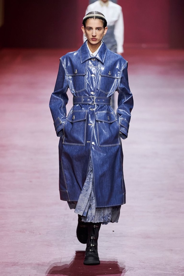 مجموعة Dior تجمع بين التقنيات العالية والتصاميم المميّزة بنظرة أنثوية