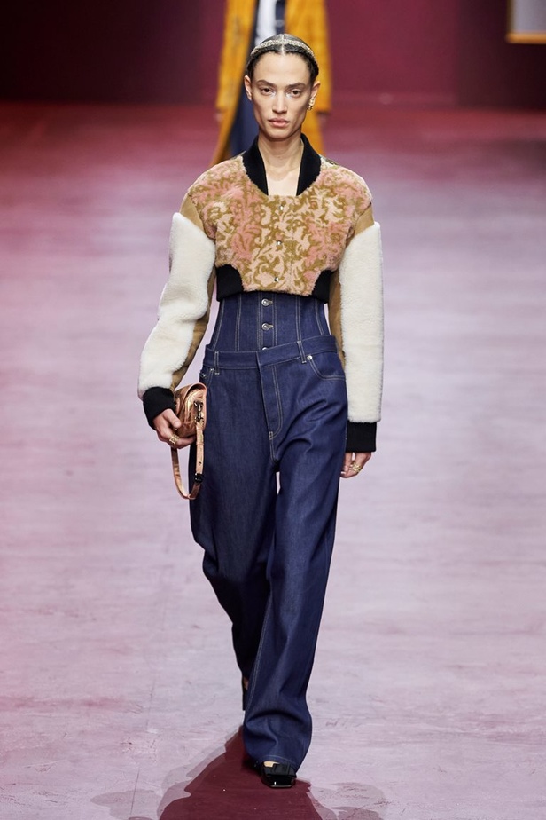 مجموعة Dior تجمع بين التقنيات العالية والتصاميم المميّزة بنظرة أنثوية