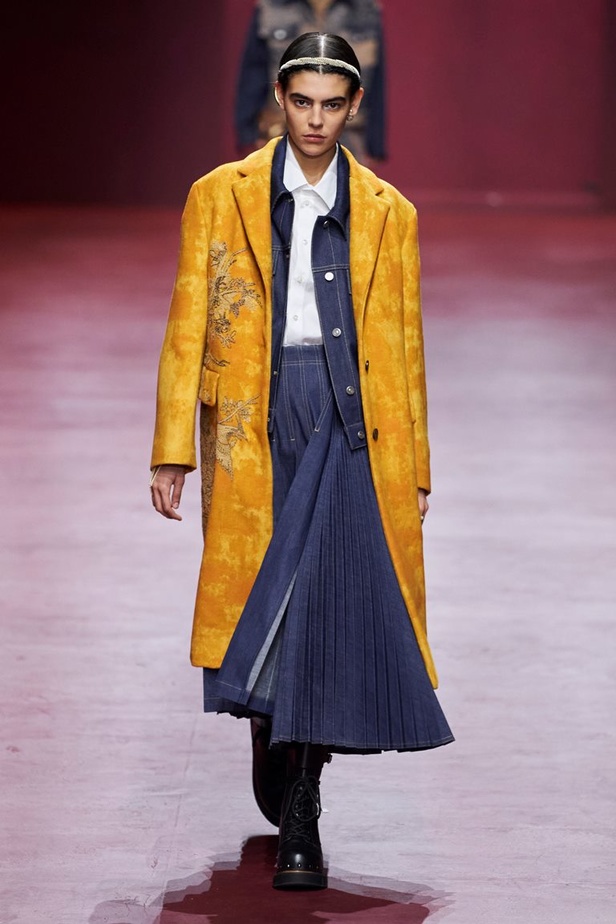 مجموعة Dior تجمع بين التقنيات العالية والتصاميم المميّزة بنظرة أنثوية