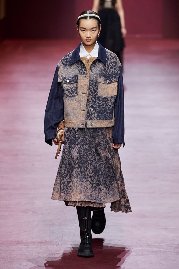 مجموعة Dior تجمع بين التقنيات العالية والتصاميم المميّزة بنظرة أنثوية