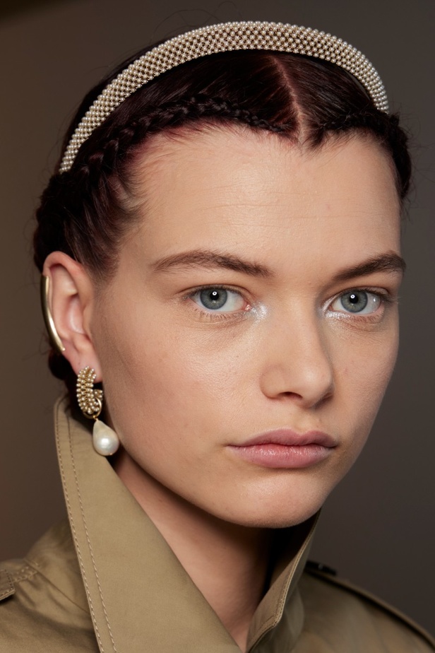 اطلالات جمالية من مجموعة Dior لخريف وشتاء 2022 