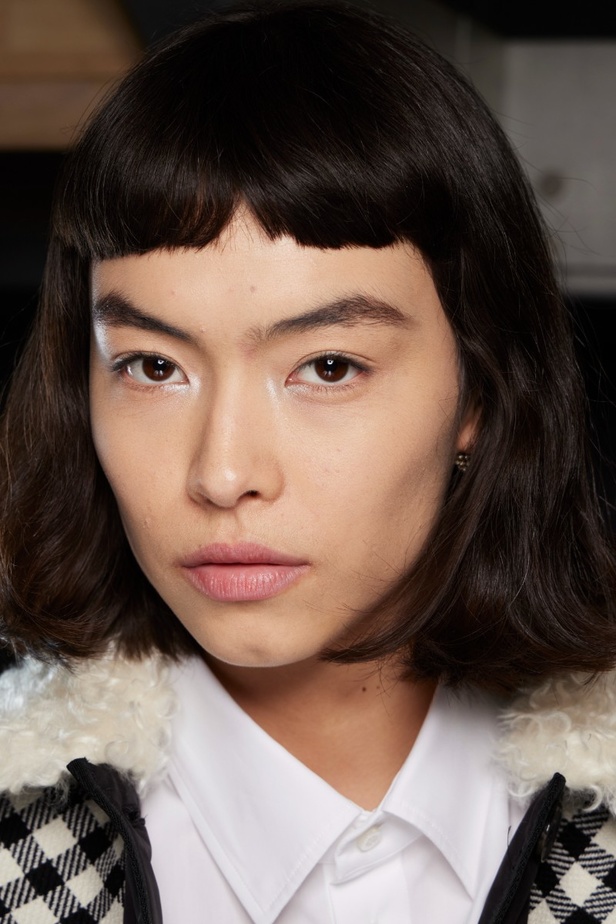 اطلالات جمالية من مجموعة Dior لخريف وشتاء 2022 