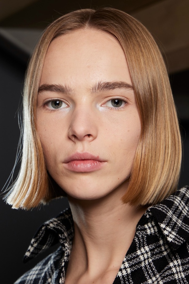 اطلالات جمالية من مجموعة Dior لخريف وشتاء 2022 