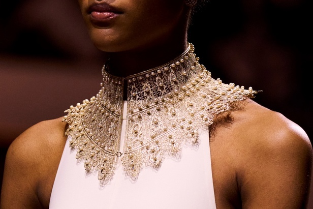 مجموعة Dior تجمع بين التقنيات العالية والتصاميم المميّزة بنظرة أنثوية