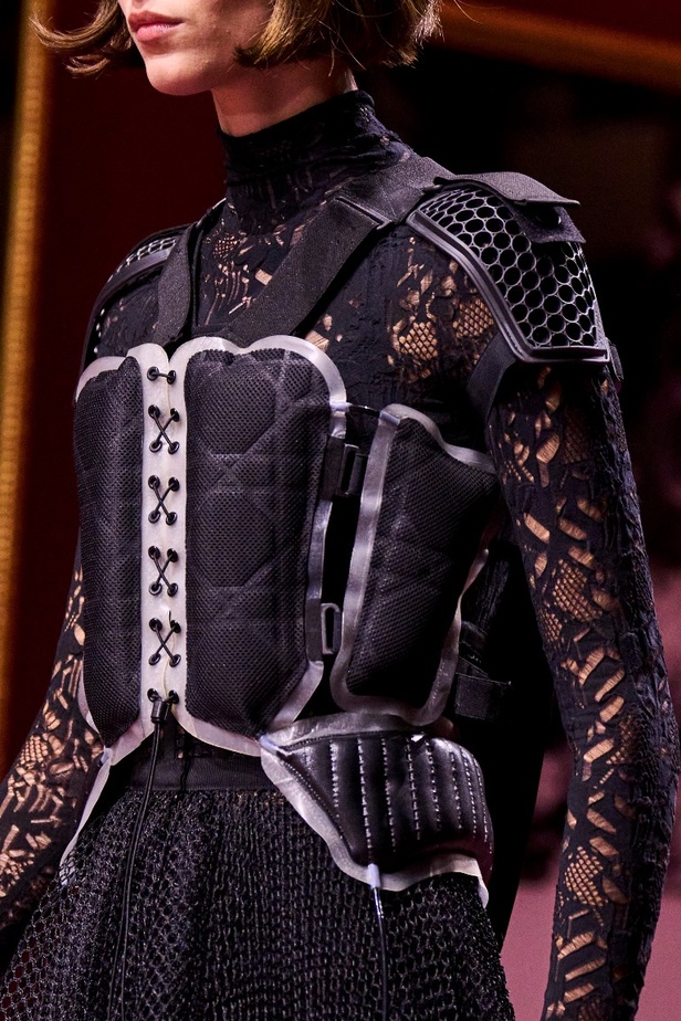 مجموعة Dior تجمع بين التقنيات العالية والتصاميم المميّزة بنظرة أنثوية