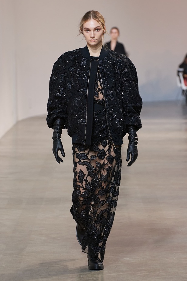 مجموعة إيلي صعب لخريف وشتاء 2022-2023