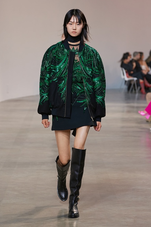 مجموعة إيلي صعب لخريف وشتاء 2022-2023