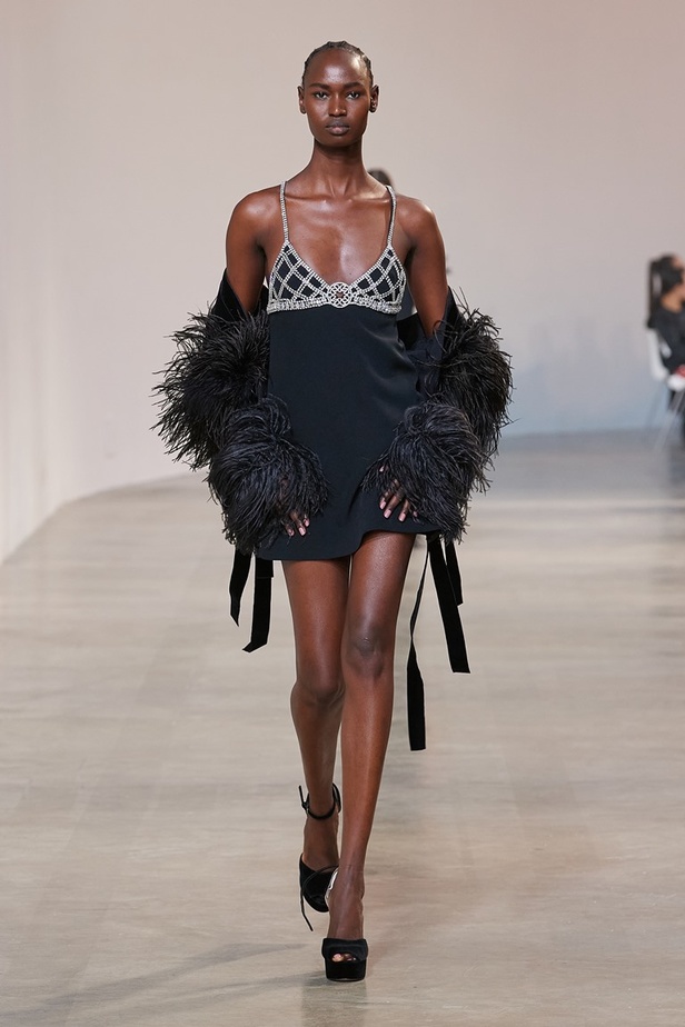 مجموعة إيلي صعب لخريف وشتاء 2022-2023