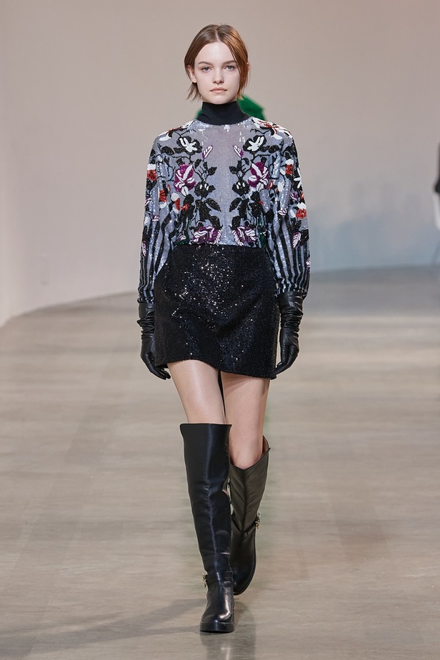 مجموعة إيلي صعب لخريف وشتاء 2022-2023