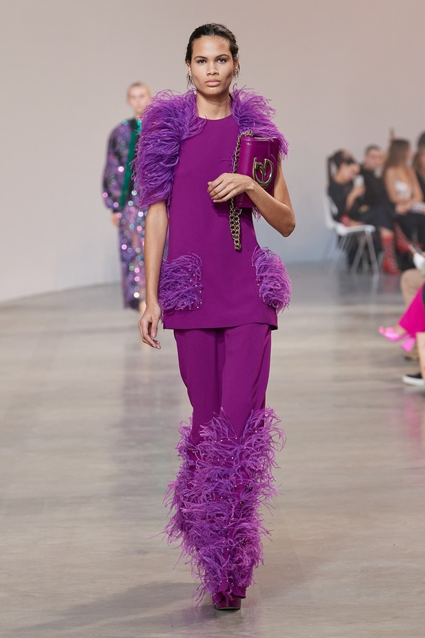 مجموعة إيلي صعب لخريف وشتاء 2022-2023