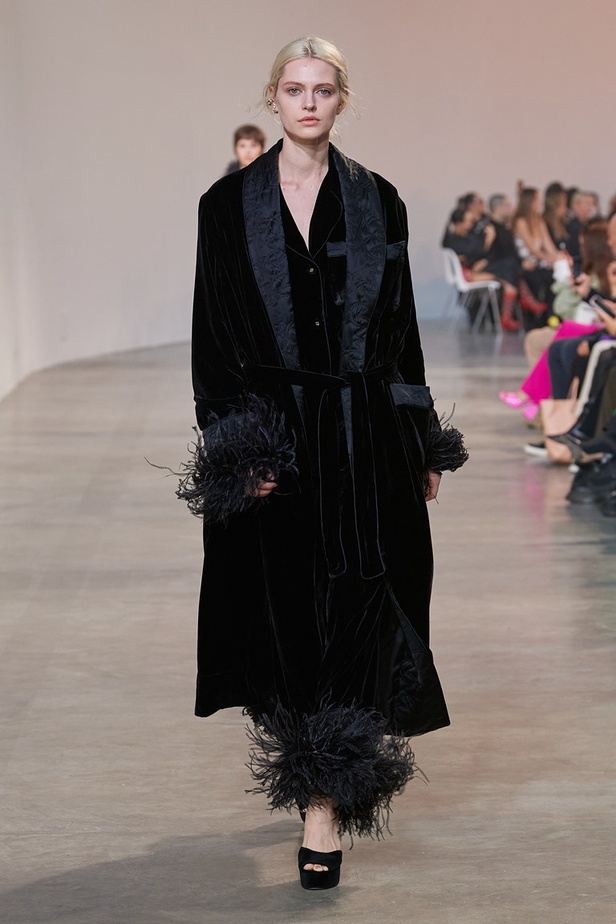 مجموعة إيلي صعب لخريف وشتاء 2022-2023