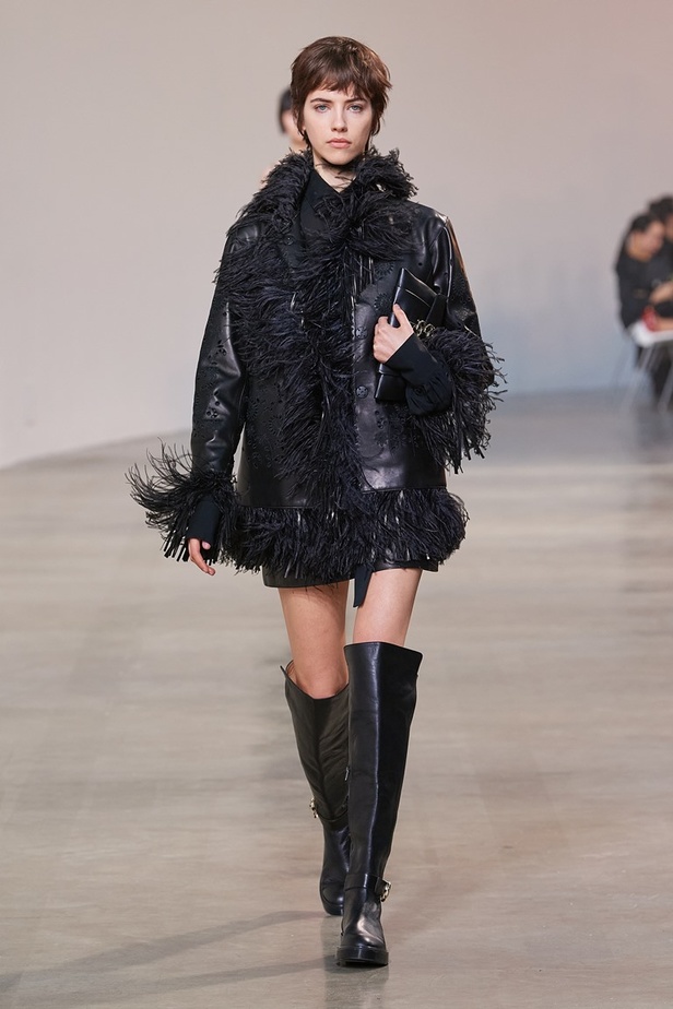 مجموعة إيلي صعب لخريف وشتاء 2022-2023