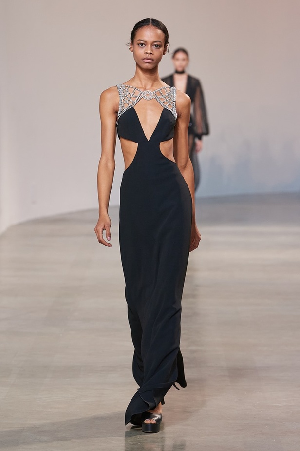 مجموعة إيلي صعب لخريف وشتاء 2022-2023