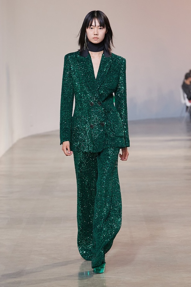 مجموعة إيلي صعب لخريف وشتاء 2022-2023