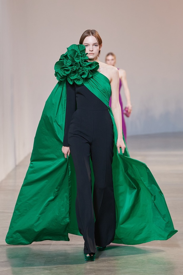 مجموعة إيلي صعب لخريف وشتاء 2022-2023