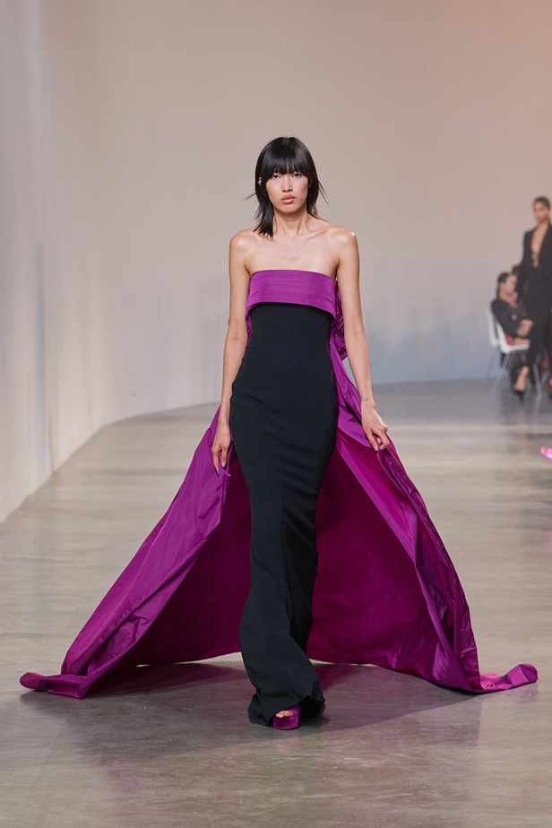 مجموعة إيلي صعب لخريف وشتاء 2022-2023