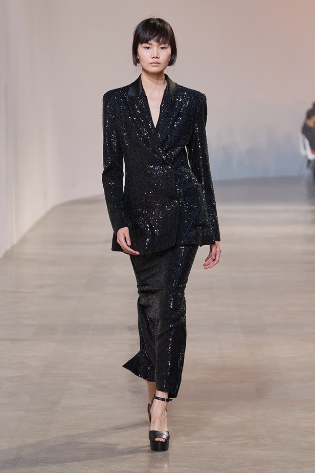 مجموعة إيلي صعب لخريف وشتاء 2022-2023