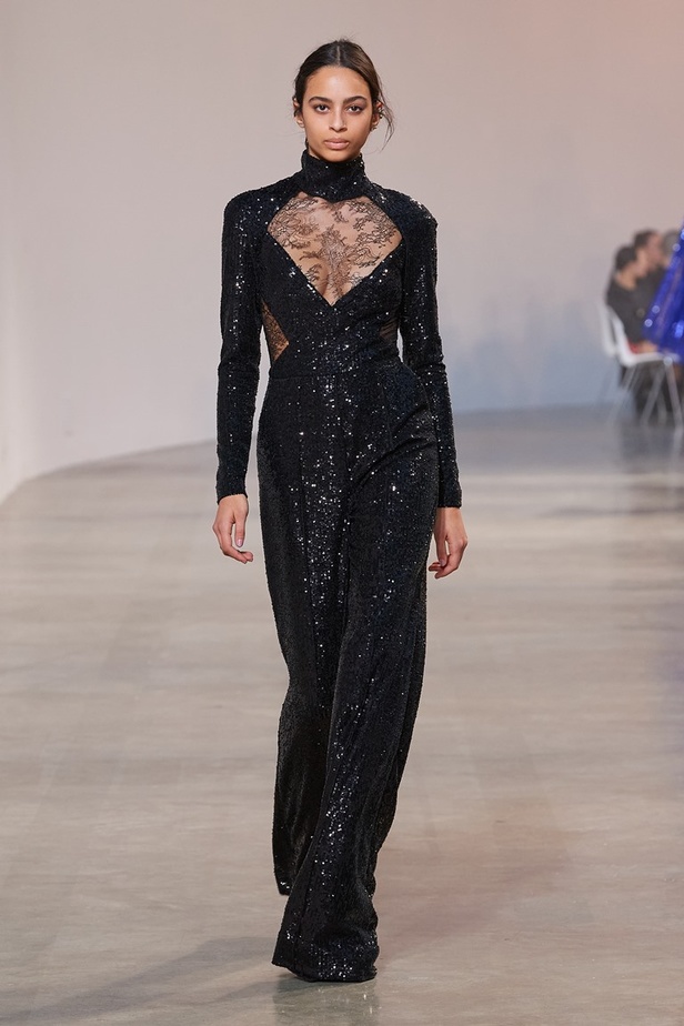 مجموعة إيلي صعب لخريف وشتاء 2022-2023