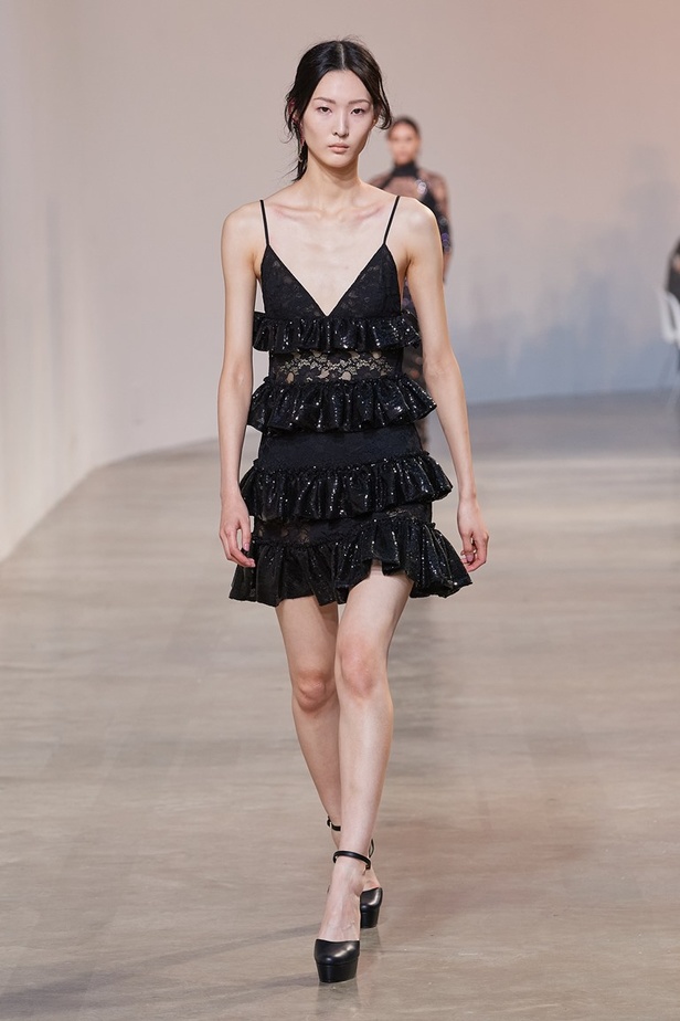 مجموعة إيلي صعب لخريف وشتاء 2022-2023