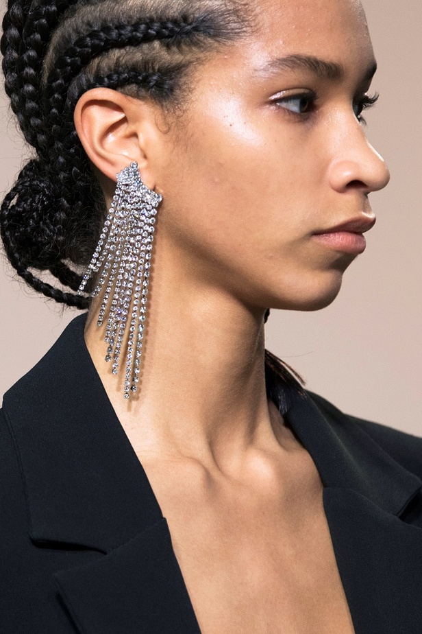 مجموعة إيلي صعب لخريف وشتاء 2022-2023