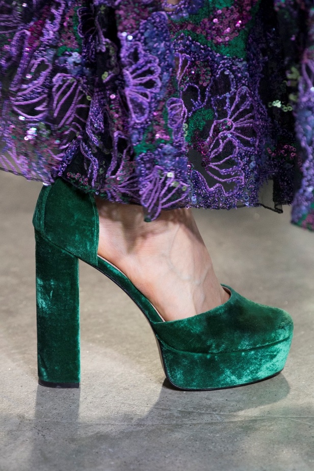 مجموعة إيلي صعب لخريف وشتاء 2022-2023