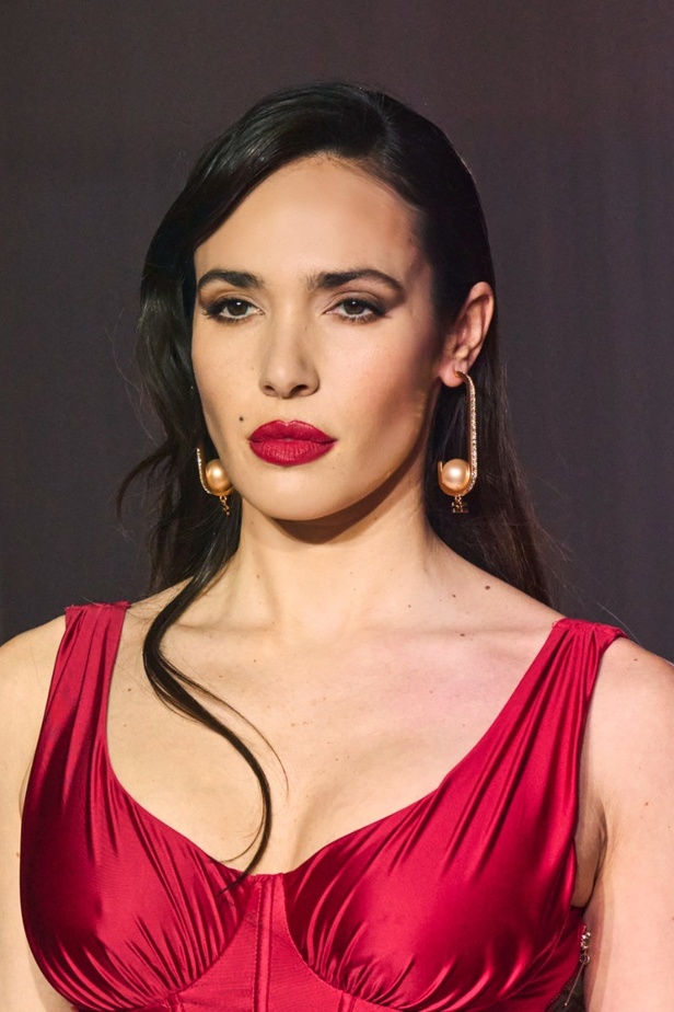 اطلالات جمالية من عرض Elisabetta Franchi للأزياء الجاهزة لخريف 2022