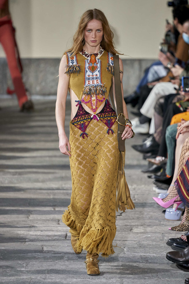 عرض أزياء مجموعة Etro لموسم خريف وشتاء 2022 في ميلانو