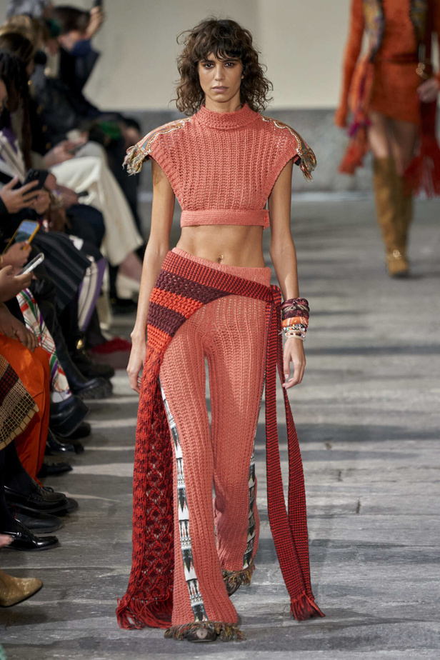 عرض أزياء مجموعة Etro لموسم خريف وشتاء 2022 في ميلانو