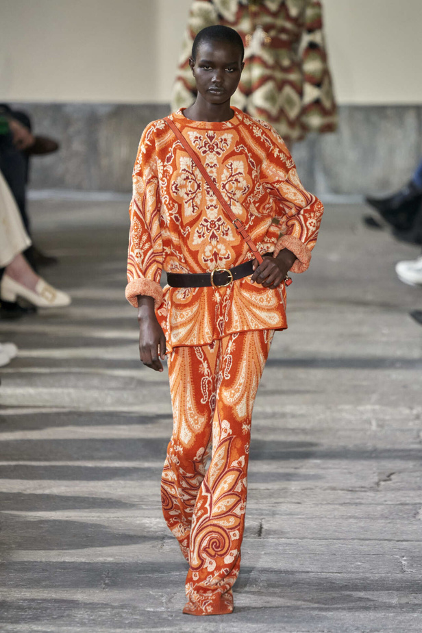 عرض أزياء مجموعة Etro لموسم خريف وشتاء 2022 في ميلانو