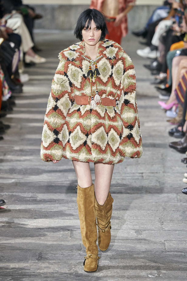 عرض أزياء مجموعة Etro لموسم خريف وشتاء 2022 في ميلانو