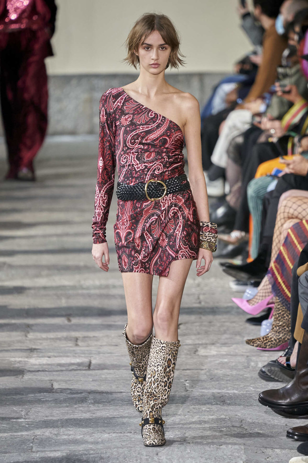 عرض أزياء مجموعة Etro لموسم خريف وشتاء 2022 في ميلانو