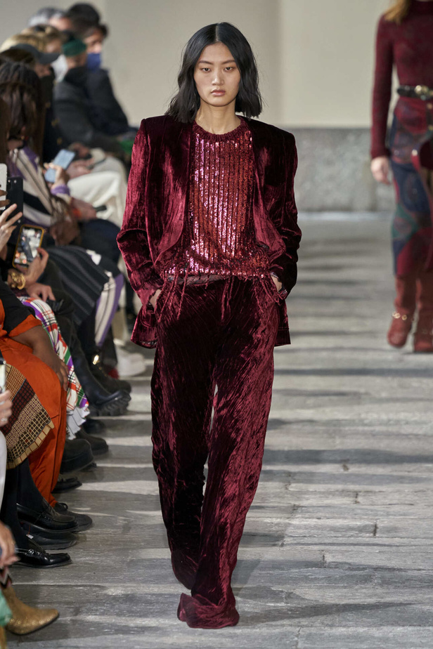 عرض أزياء مجموعة Etro لموسم خريف وشتاء 2022 في ميلانو