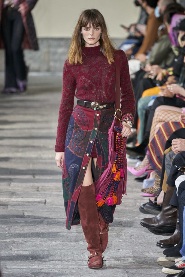عرض أزياء مجموعة Etro لموسم خريف وشتاء 2022 في ميلانو