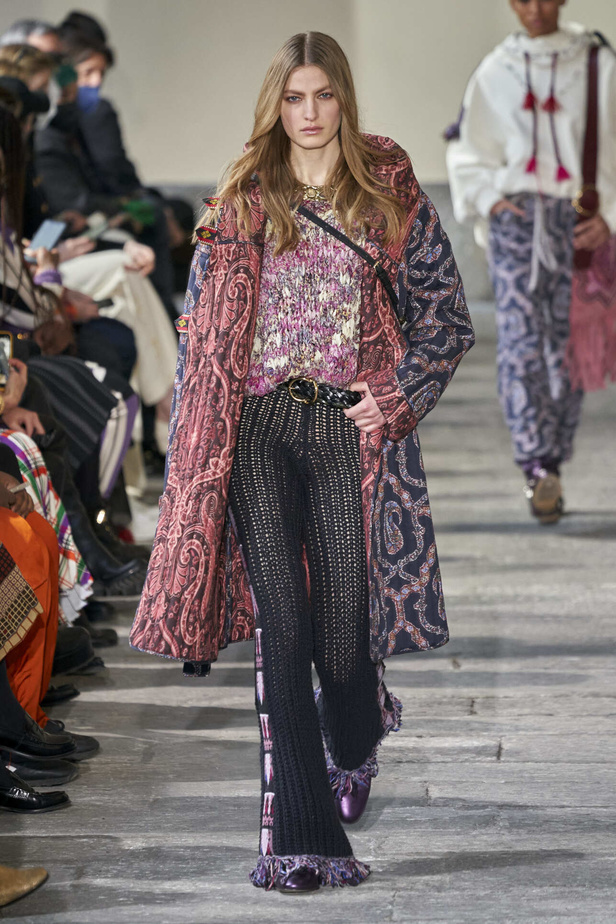 عرض أزياء مجموعة Etro لموسم خريف وشتاء 2022 في ميلانو