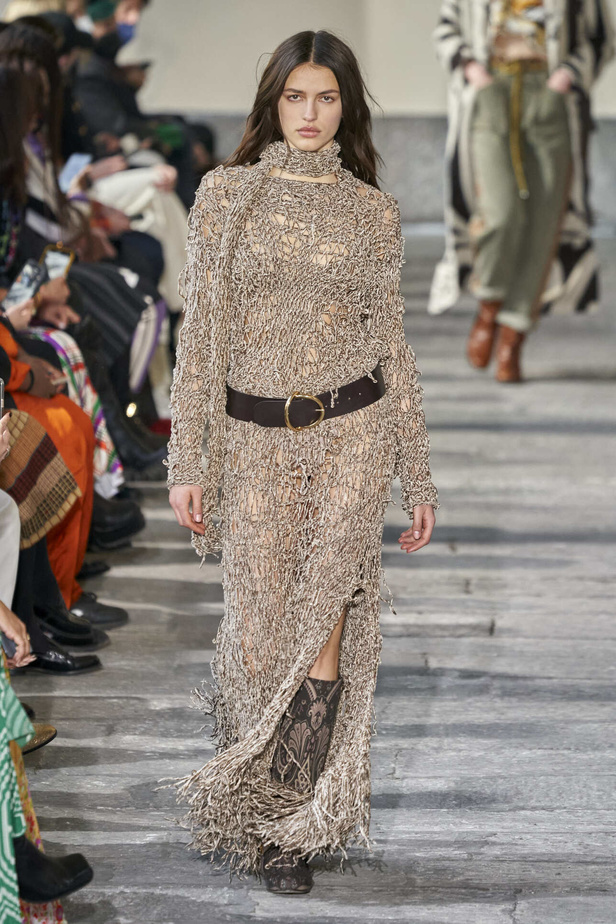 عرض أزياء مجموعة Etro لموسم خريف وشتاء 2022 في ميلانو