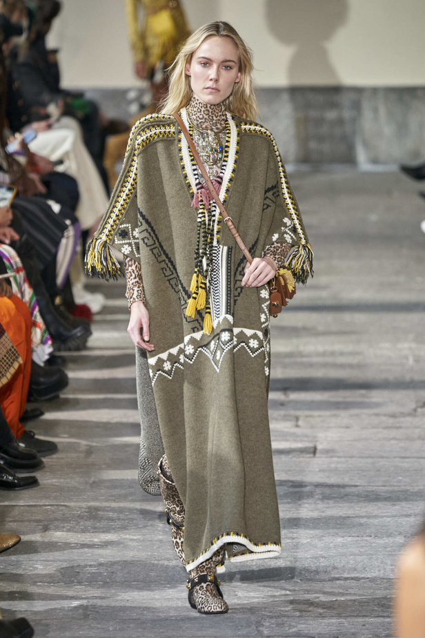 عرض أزياء مجموعة Etro لموسم خريف وشتاء 2022 في ميلانو