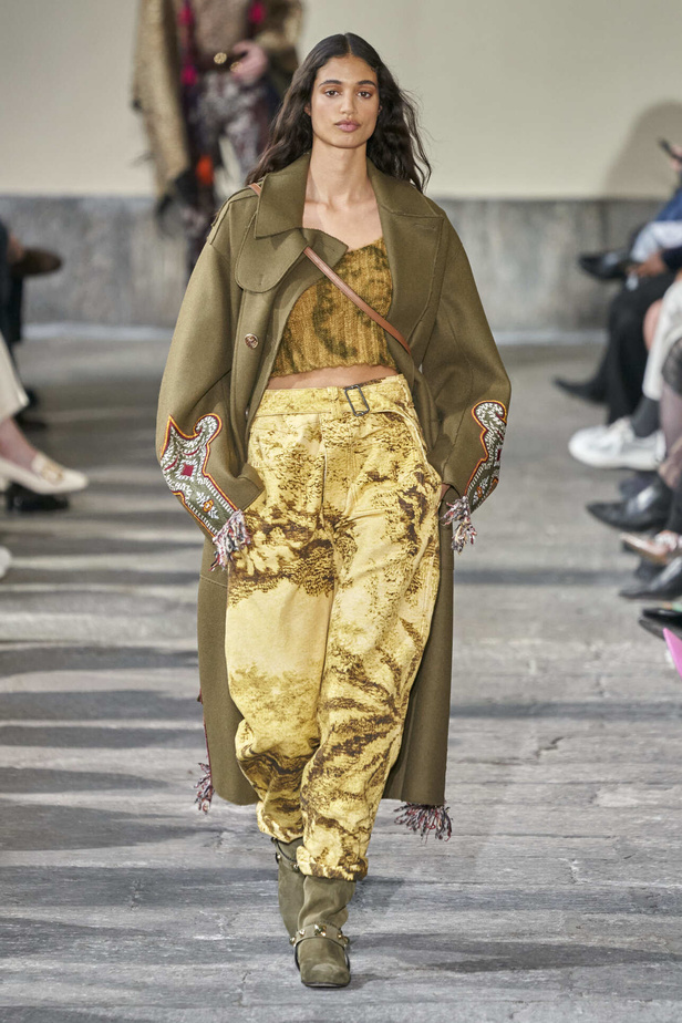 عرض أزياء مجموعة Etro لموسم خريف وشتاء 2022 في ميلانو